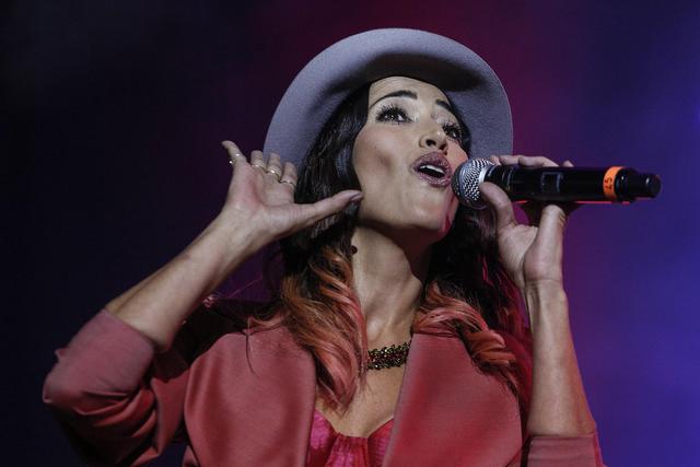 Salvini insultato dal palco a Chioggia: "Nina Zilli mi offende mentre prende soldi pubblici"