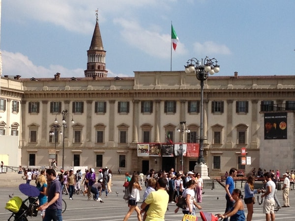 Milano, operaio cade da una scala a Palazzo Reale e muore