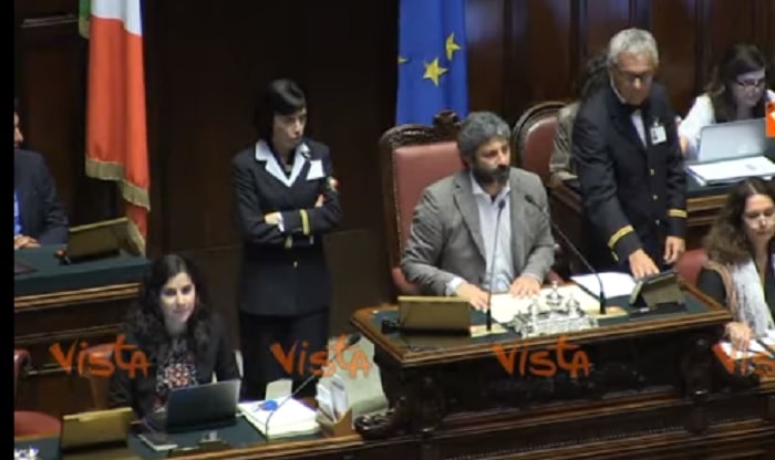 Roberto Fico sbaglia nome