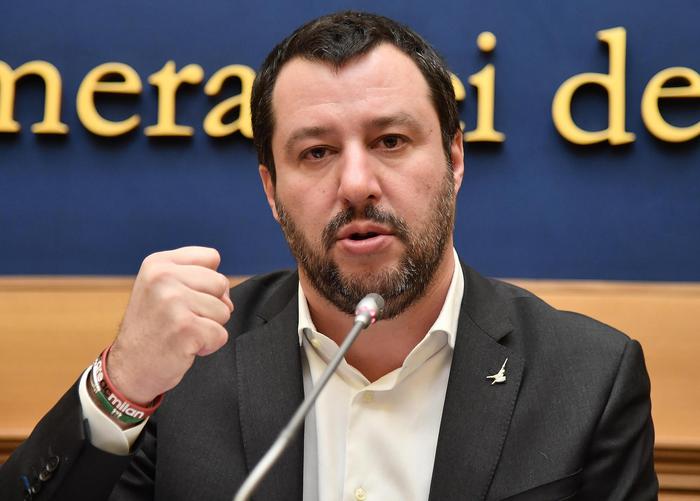 Nomine pubbliche, Conte convoca il vertice e poi lo rinvia. Salvini: "Non ne sapevo nulla"