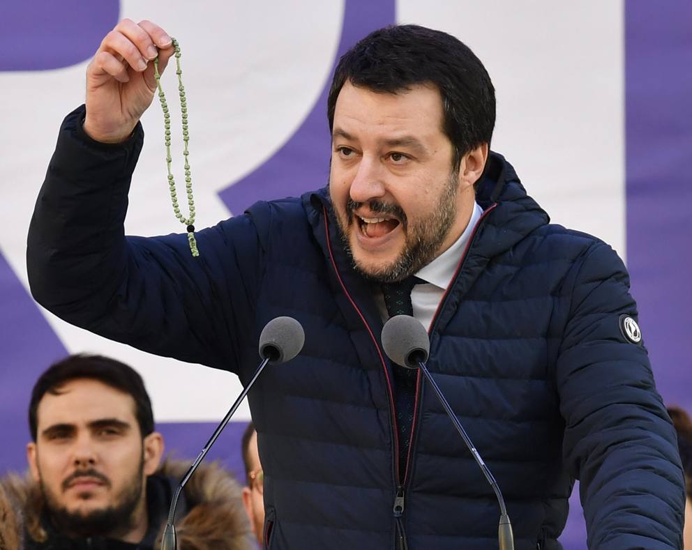 Salvini fra Vangelo e Rosario ignora la carità e le origini arabe del Tasbeeh