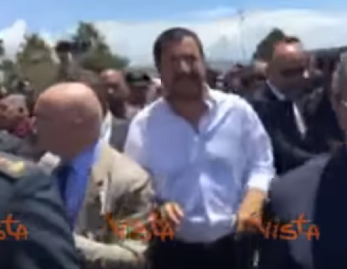 Matteo Salvini nella baraccopoli di San Ferdinando
