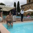 Salvini, bagno in costume e cuffia nella piscina confiscata alla mafia