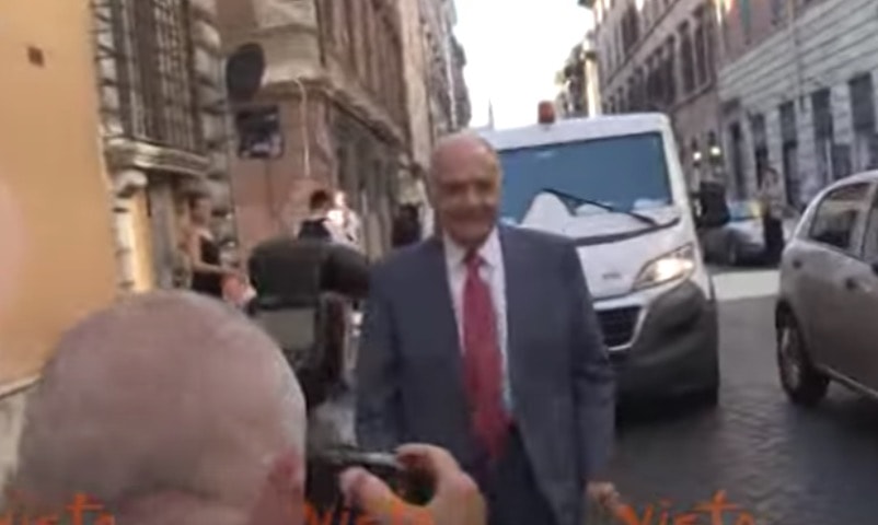 YOUTUBE Paolo Savona ai giornalisti: "Siete noiosi, studiate"