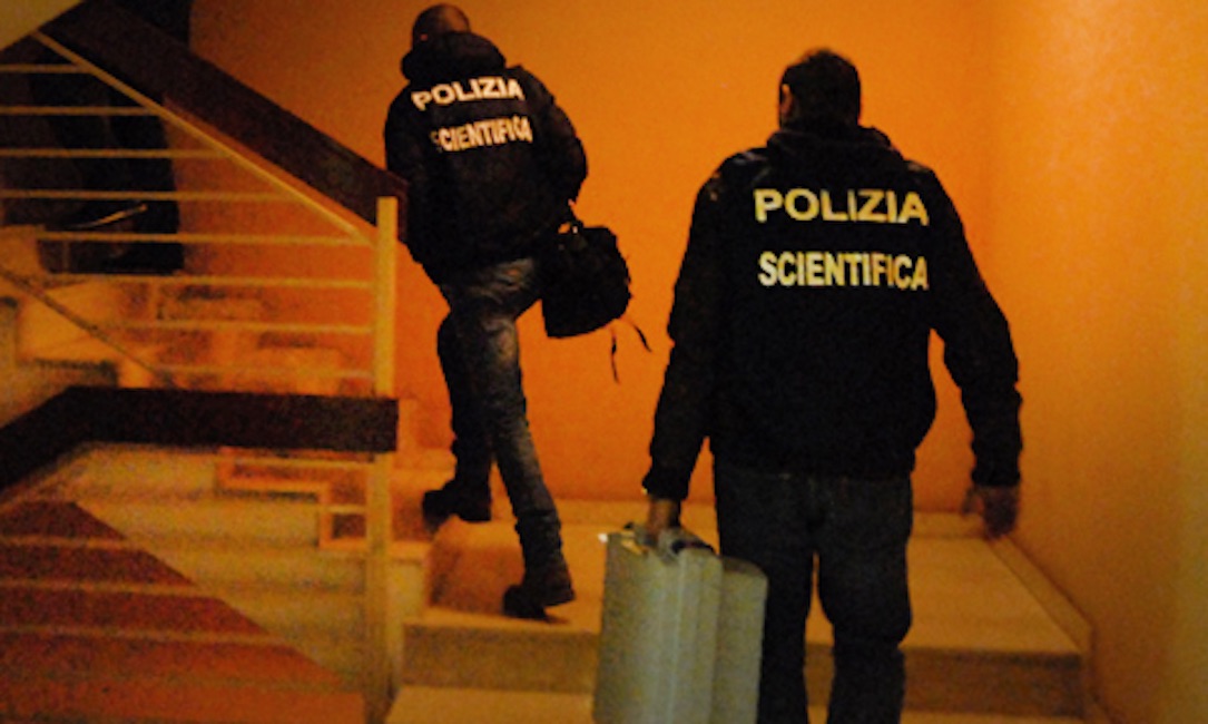 Pesaro, donna uccisa in casa. Il corpo in una pozza di sangue trovato dal figlio