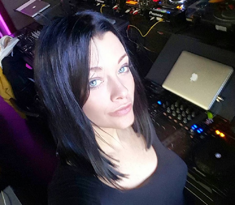 Fabrizio Corona beccato in discoteca con un'altra. Silvia Provvedi, furiosa, pubblica il video su Instagram