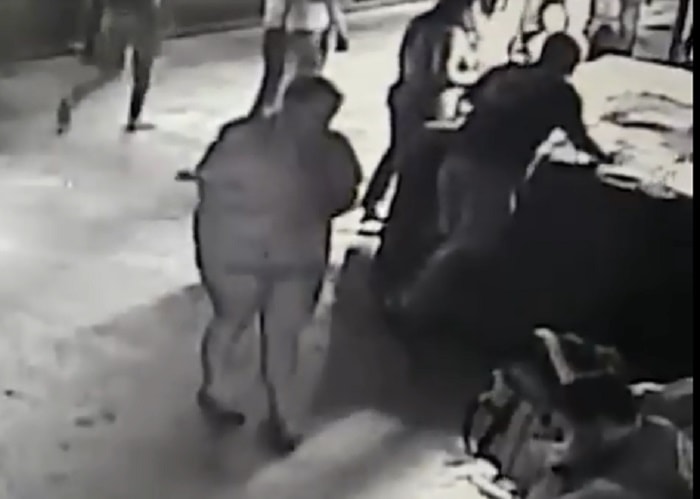 Squalo sul passeggino