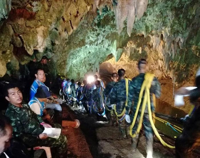 Thailandia, ragazzi salvi ma potrebbero volerci 4 mesi per tirarli fuori dalla grotta