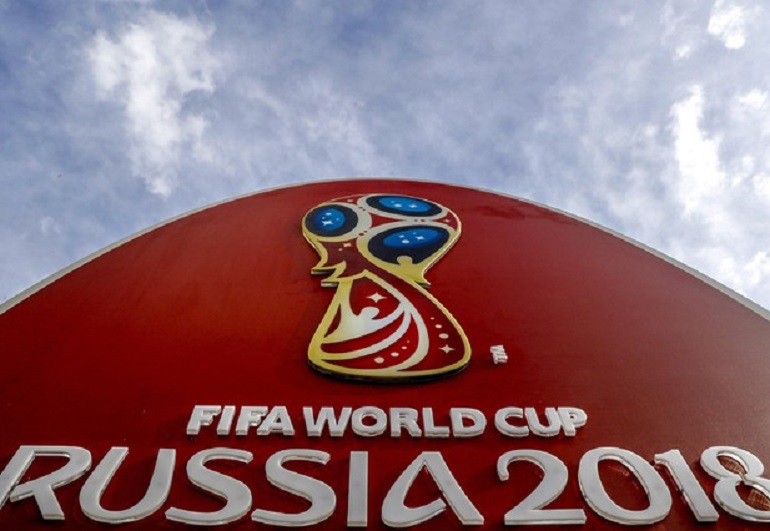 Mosca, un tifoso nigeriano va dalla polizia e chiede asilo politico (foto Ansa)