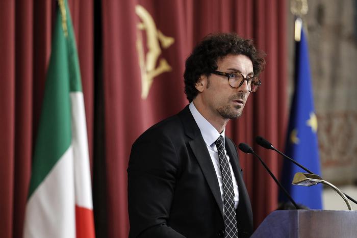 Fs, il ministro Toninelli azzera i vertici via Facebook. Nuovo cda, totonomine