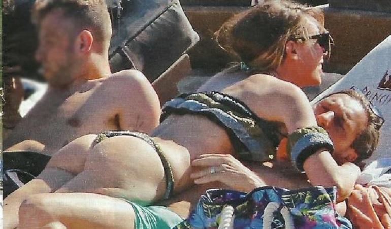 Ilary Blasi vola a Mykonos da Francesco Totti FOTO