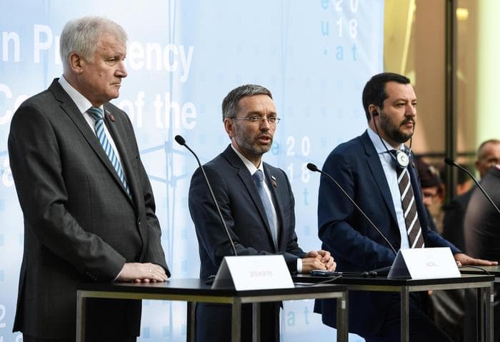 Triplice anti migranti: patto Italia-Austria-Germania per fermarli