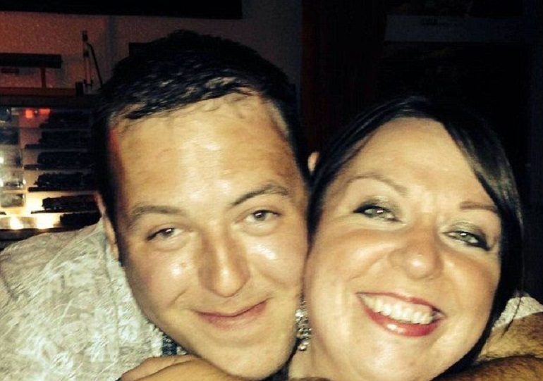 Si sente male durante il viaggio di nozze e muore: aveva un tumore ai polmoni (e non lo sapeva)