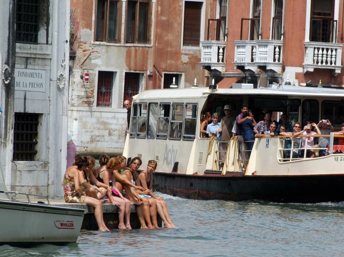 Venezia, espulsione per 48 ore per i turisti maleducati