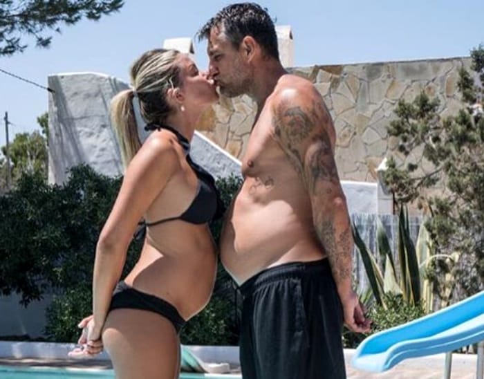 Christian Vieri sarà papà: l'ironico "pancia a pancia" con Costanza Caracciolo2