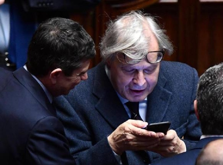 Vittorio Sgarbi, il neo sindaco di Sutri annuncia un nuovo festival denominato "Cocaina" (foto Ansa)