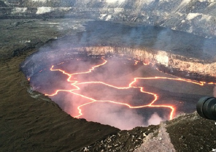 Hawaii, eruzione vulcano colpisce barca turistica: 23 feriti