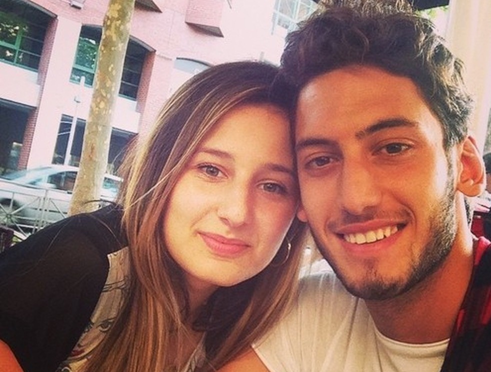 Calhanoglu, la versione della moglie: "Sono incinta, ma lui mi ha consigliato di abortire"