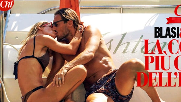 Francesco Totti e Ilary Blasi, baci e coccole in barca2