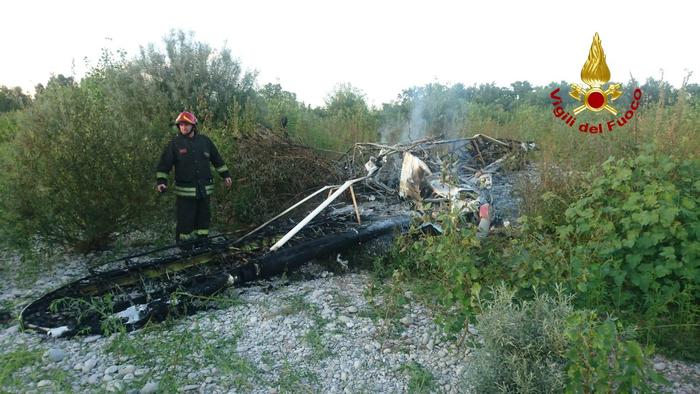 Cimadolmo (Treviso), aereo da turismo trancia un cavo della tensione e precipita: i passeggeri morti carbonizzati