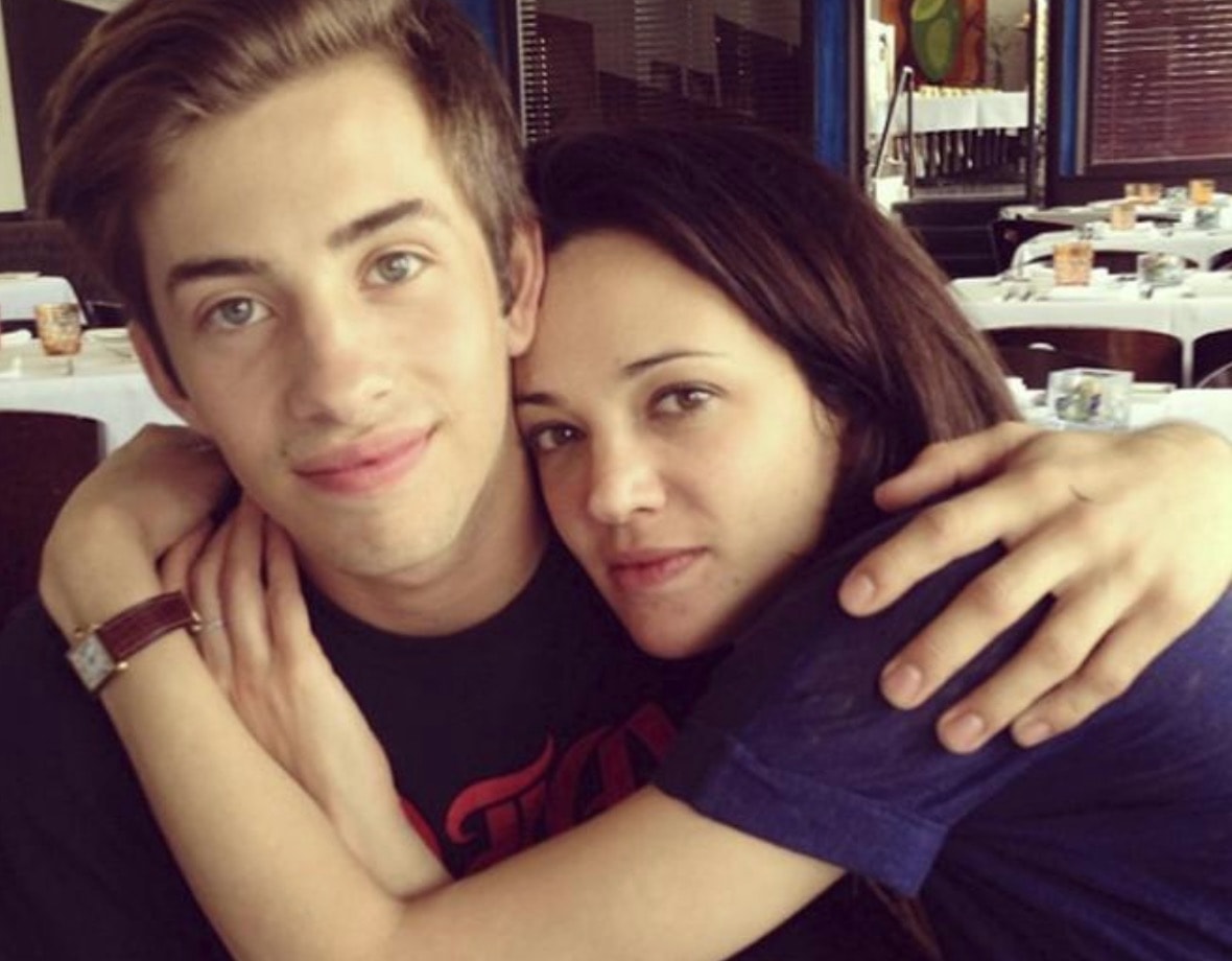 Asia Argento e Jimmy Bennett, selfie a letto e sms: "L'ho fatto con lui"