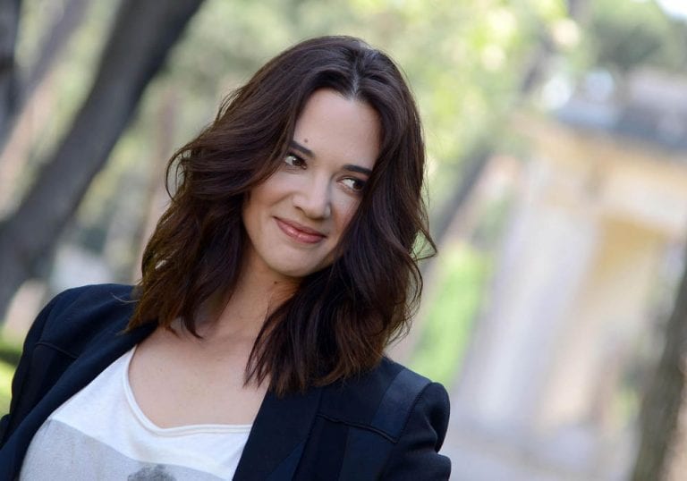 Asia Argento versa 380mila dollari a Jimmy Bennet, giovane attore che l'accusa di violenza sessuale