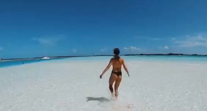 Aurora Ramazzotti in vacanza