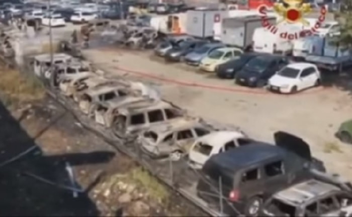 Auto incenerite esplosione Bologna
