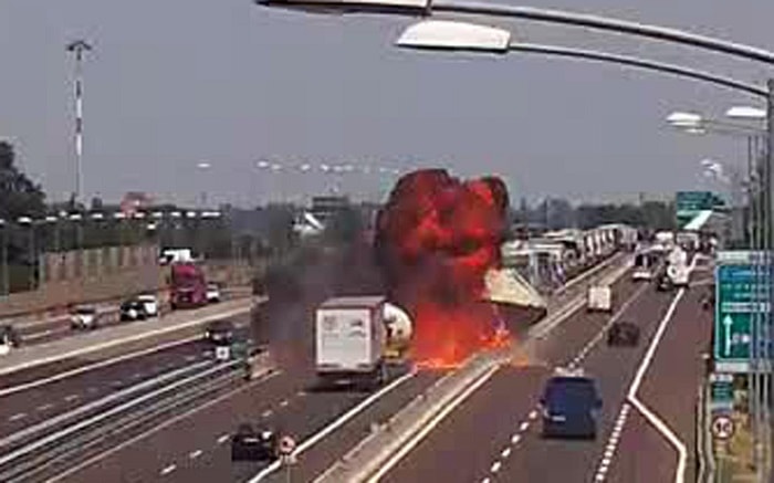Bologna, incidente forse causato da "colpo di sonno o distrazione dell'autista"