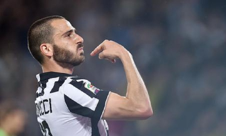 Juventus, Bonucci fischiato al suo ritorno al centro sportivo. Un tifoso: "Sciacquati la bocca" (foto Ansa)