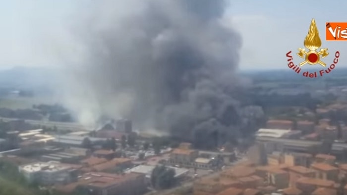 Bologna, incidente Borgo Panigale: incendio dall'elicottero dei vigili del fuoco