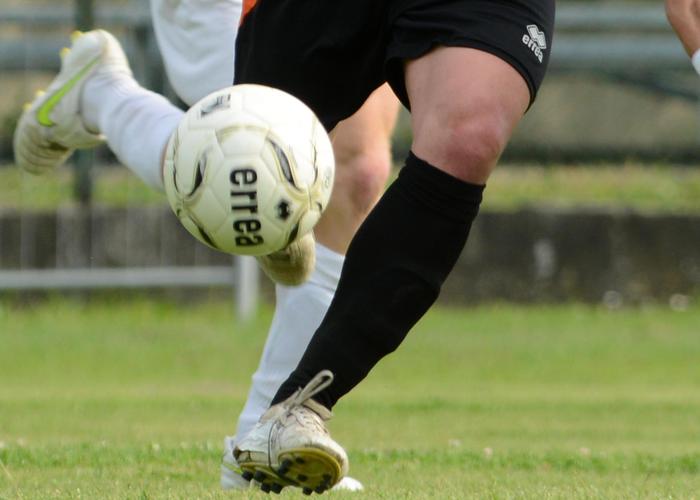 Calciatore di serie A è in crisi con la fidanzata trans: il gossip di Dagospia