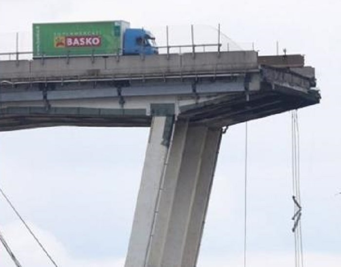 Ponte Morandi camion basko