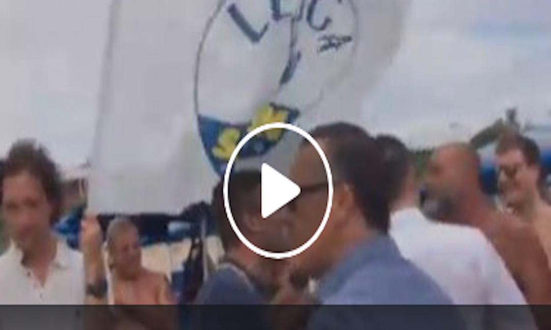 Castellaneta, leghisti in spiaggia contro gli ambulanti. I bagnanti li difendono: "Andatevene fascisti"