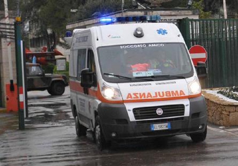 Cortina, bomba d'acqua fa crollare un ponte. A Livinallongo uomo ucciso da un fulmine (foto Ansa)