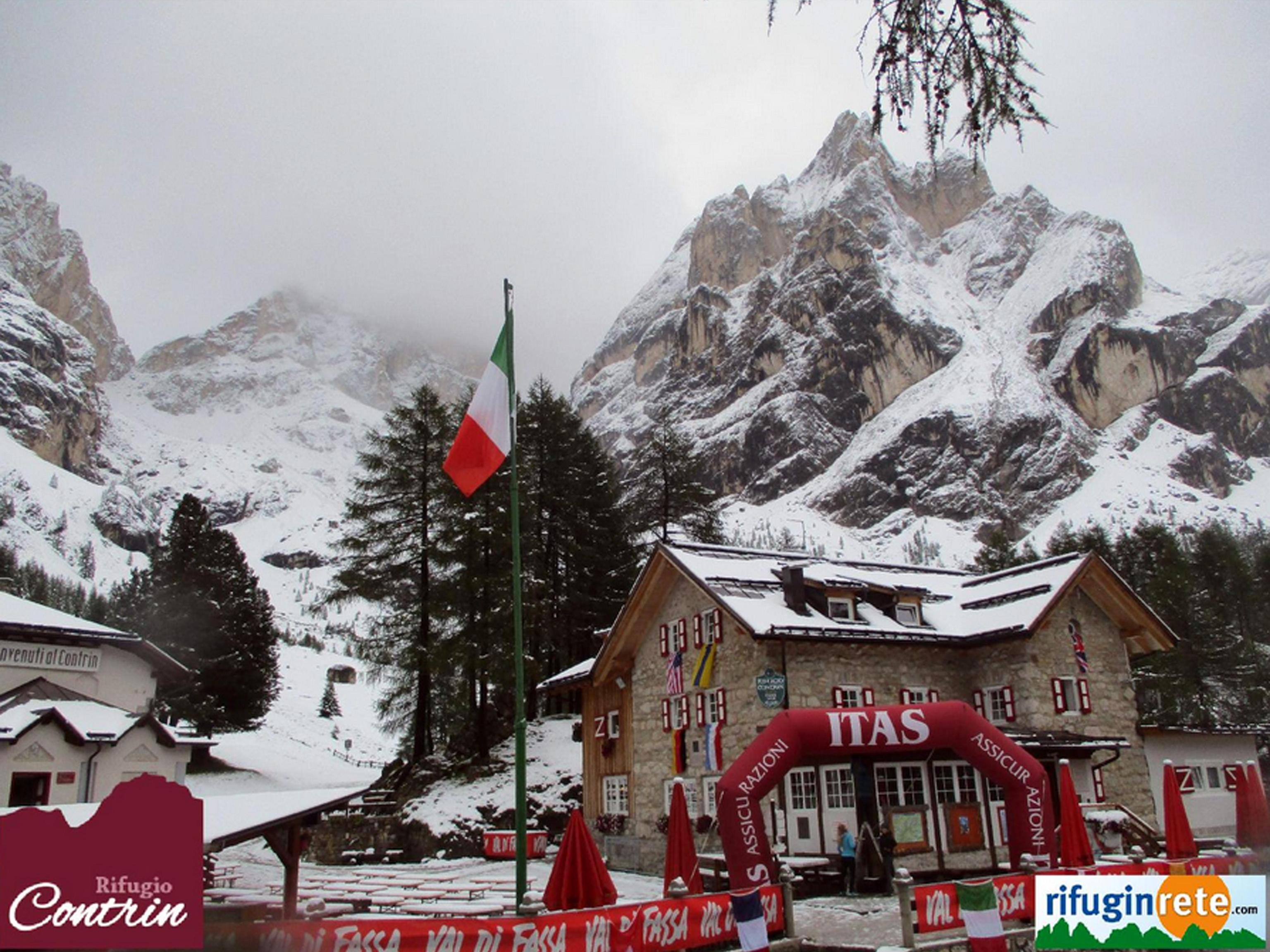 Maltempo al Nord, allagamenti in Veneto. Prima neve a Cortina d'Ampezzo