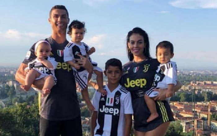 Cristiano Ronaldo, FOTO con tutta la famiglia fa oltre 1mln di like (foto Instagram)