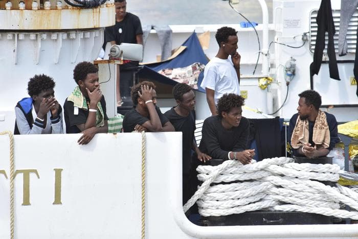 Diciotti, l'indagine su Salvini passa di mano: gli atti a Palermo. Poi il tribunale dei ministri