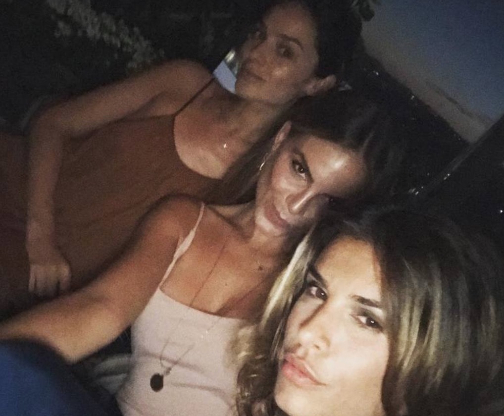 Elisabetta Canalis con Nina Senicar e Katy Saunders: "Italia, Serbia, Colombia"