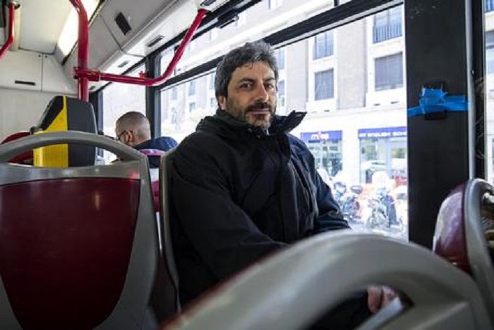 Roberto Fico, addio autobus? La Camera compra 7 auto blu