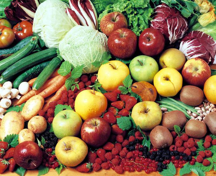 Dieta anti-aging? Verdura, frutta e pochi zuccheri e sale per combattere anche le rughe