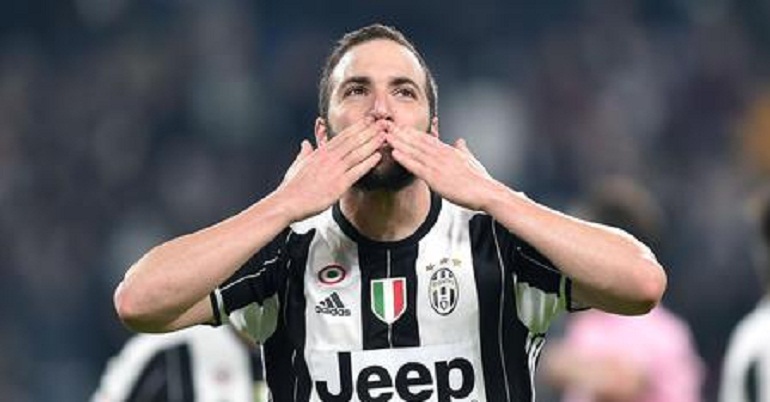 Calciomercato Milan, si blocca la trattativa per Higuain. Resta il nodo ingaggio. E il Chelsea... (foto Ansa)