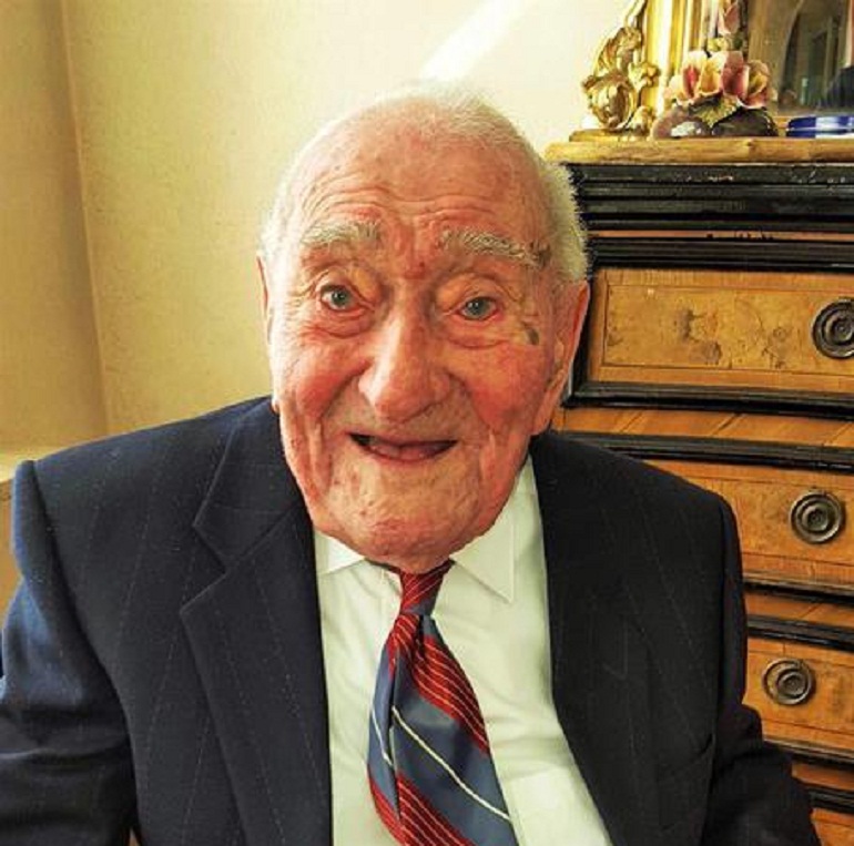 Lorenzo Berzero, 110 anni: è morto l'uomo più anziano d'Italia (foto Ansa)