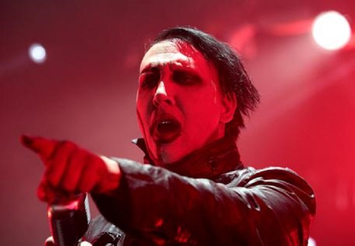 Marilyn Manson collassa sul palco