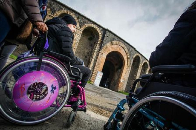 Palermo: "Mi sono fatta rompere le ossa per 500 euro. Servivano ai miei figli" (foto Ansa)