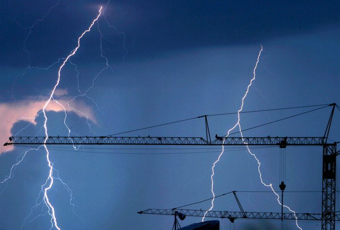 Andrea Bartoli colpito da fulmine su un'amaca a Piombino, salvato col massaggio cardiaco