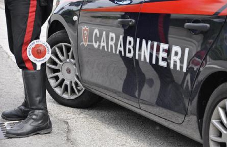 Vicofaro (Pistoia): spari nella notte contro un migrante al grido di "negri di merda"