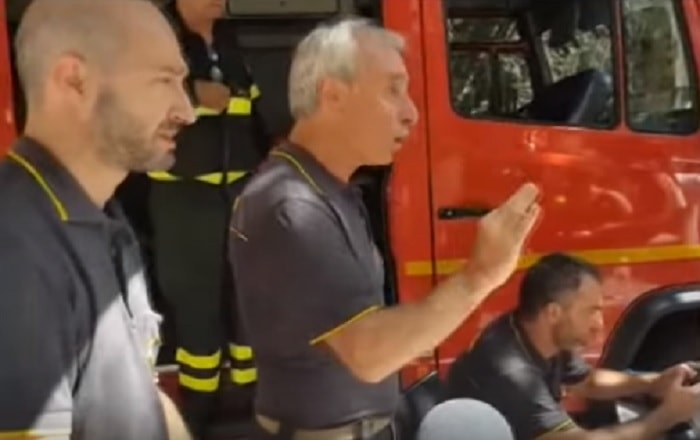 Tensione sfollati vigili del fuoco