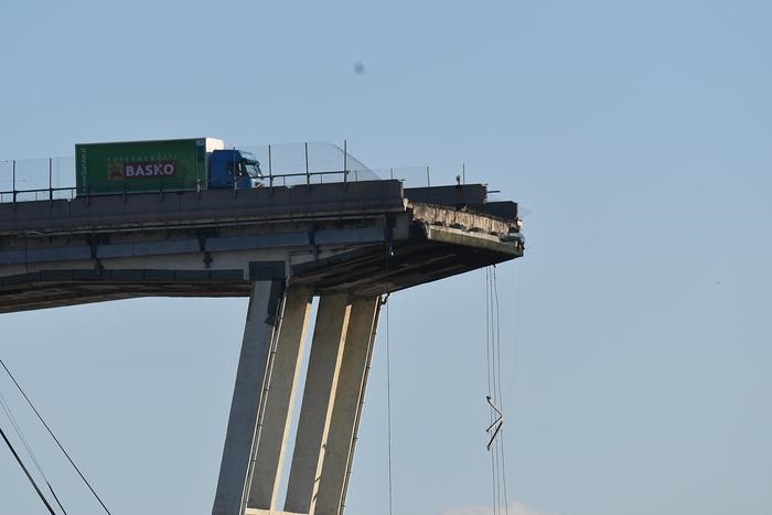 Ponte Morandi crollato, ci vorranno anni per risolvere la viabilità. I percorsi alternativi