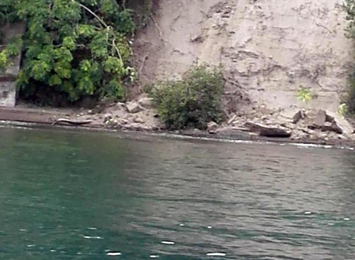 Procida, frana sulla spiaggia: 3 ragazzi riescono a fuggire